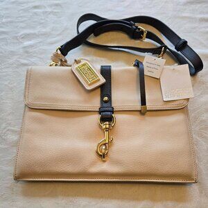 Badgley Mischka Juliette Cambridge Italian leather NWT org. $335 Beige & Black